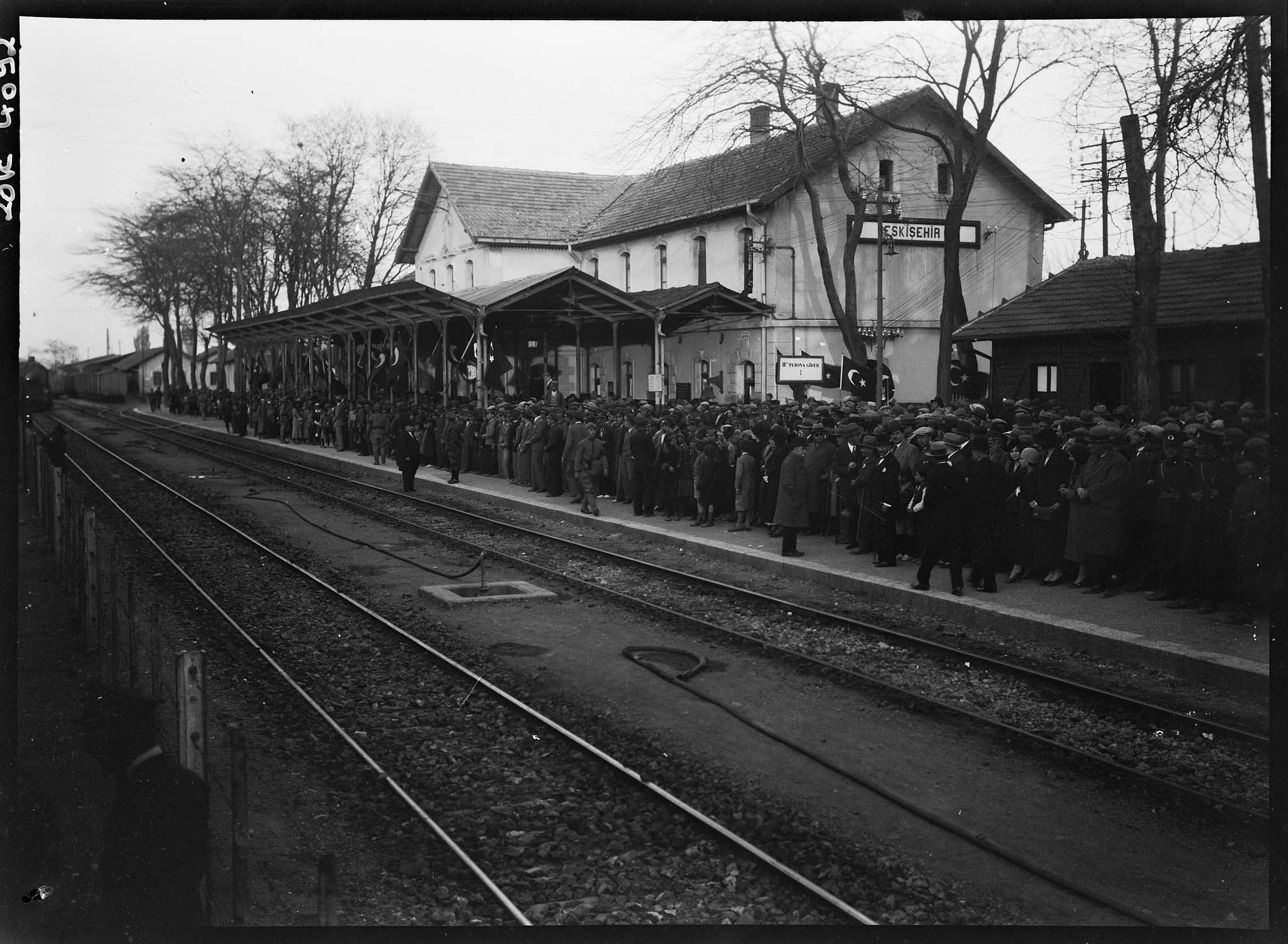 Foule attendant le train